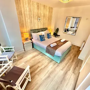 Coastal Vibes - Stunning With King Size Bed And Free Parking - Central Location And Close To Beach Bournemouth